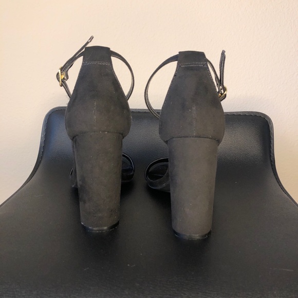 Black open toed silk heels - Picture 4 of 5